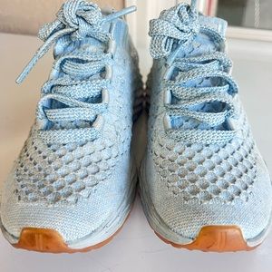 ICE BLUE KNIT RUNNER (WOMEN'S) size 5.5